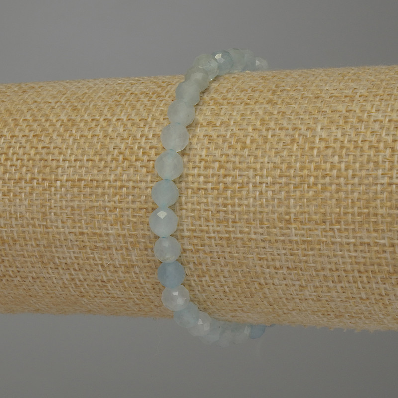Náramek z akvamarínu, broušené kuličky, průměr 5 mm, délka 18 cm, elastické provedení