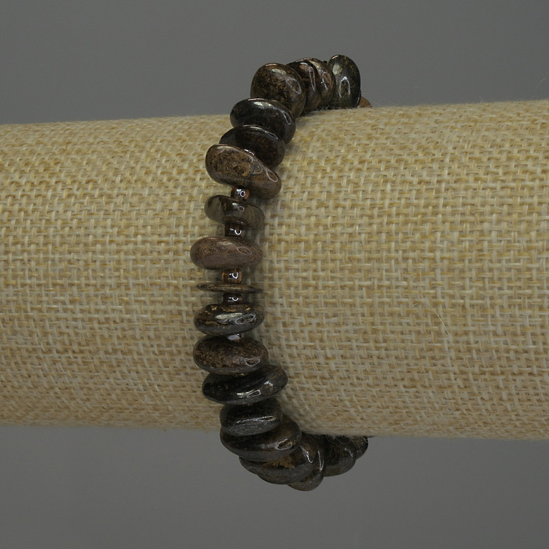 Náramek z bronzitu fasetovaný, průměr 3–5×10–13 mm, délka 18 cm, elastický
