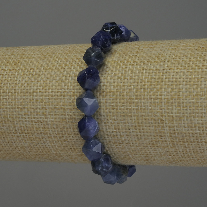Náramek ze sodalitu s mnohaúhelníkovými tvary, průměr 10×8 mm, délka 18 cm, elastický