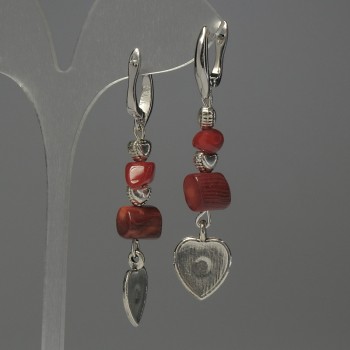 Náušnice z korálu s kovovými vložkami, délka 57 mm+