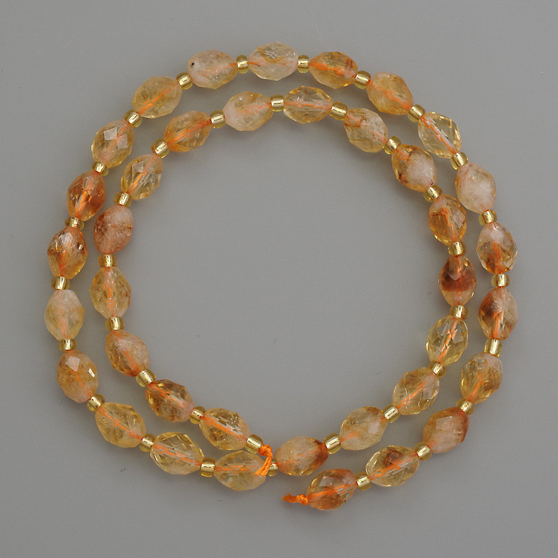 Korálky z přírodního citrínu, brusované zrno, průměr 8×6 mm, s rokajlem 3 mm, délka 40 cm