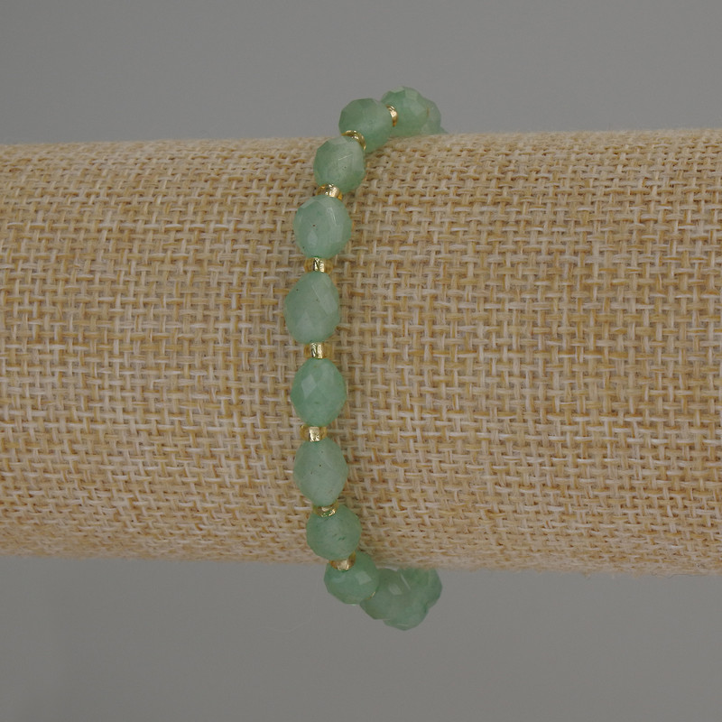 Náramek z nefritu s brusovaným zrnem, průměr 8×6 mm ±, s rokajlem 3 mm ±, délka 18 cm, elastický