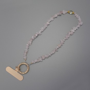 Přívěšek na telefon s řetízkem z růžového křemene, drobná zrníčka 4–9×2,5 mm ±, kroužek, průměr 24 mm ±, délka 24 cm ±