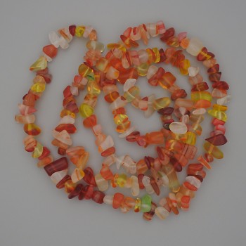 Korálky ze směsi přírodního kamene, drobné, průměr 7–15×4–6 mm ±, na šňůře, délka 80 cm+