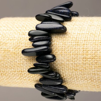 Náramek z přírodního aventurinu „Modrý písek Noční Káhiry“ drobné kousky aventurinu ve tvaru protáhlých «jehliček» na gumičce d 13–24×3–6(±)mm obvod 18 cm