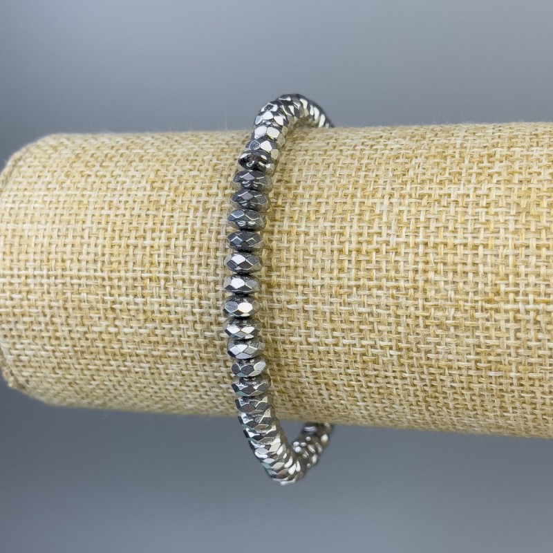 Náramek z broušeného hematitu ve stříbrném odstínu, průměr 6×3 mm, délka 18 cm, na elastické šňůrce