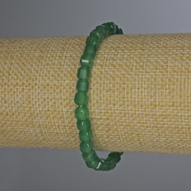 Náramek z chrysoprázu, broušené kostky 5×5 mm, délka 18 cm, strečová konstrukce