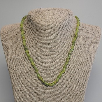 Náhrdelník z chrysolitu, galetové korálky, průměr 5–8×6 mm ± délka 45 cm ± s karabinkou