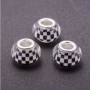 Korálek Pandora bílá šachovnicová, plast, průměr 13 mm, díra 5 mm, balení 11 ks