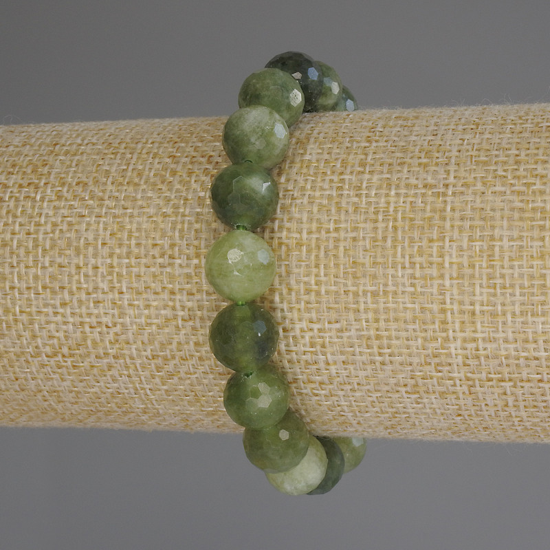 Náramek z broušeného jadeitu – kuličky, průměr 10 mm, délka 18 cm (elastický)