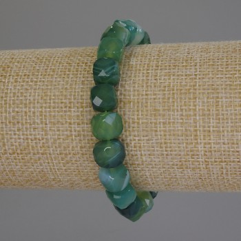 Náramek z broušeného achátu, kubické korálky, průměr 8,5 × 8,5 mm, délka cca 18 cm, elastický.