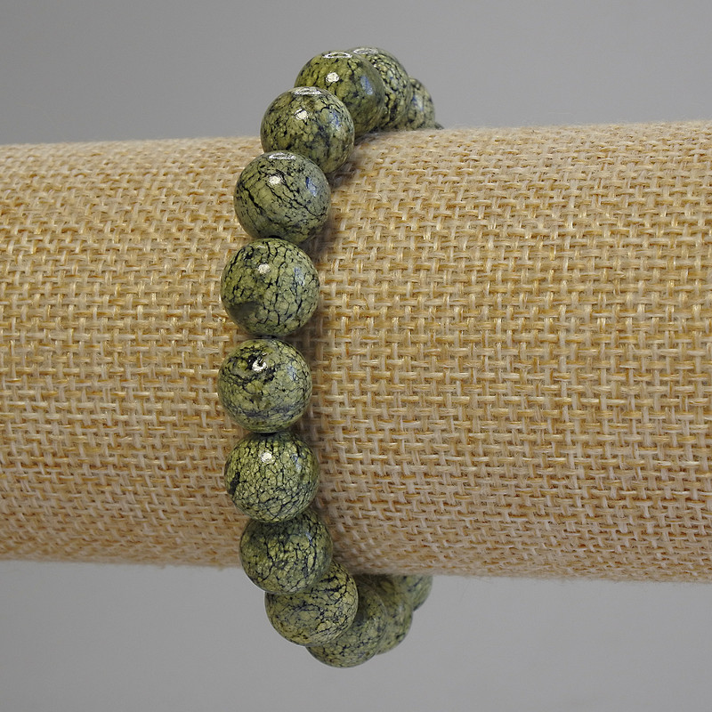 Náramek ze serpentinitu – hladké lisované kuličky, průměr 10 mm, délka 18 cm (elastický)