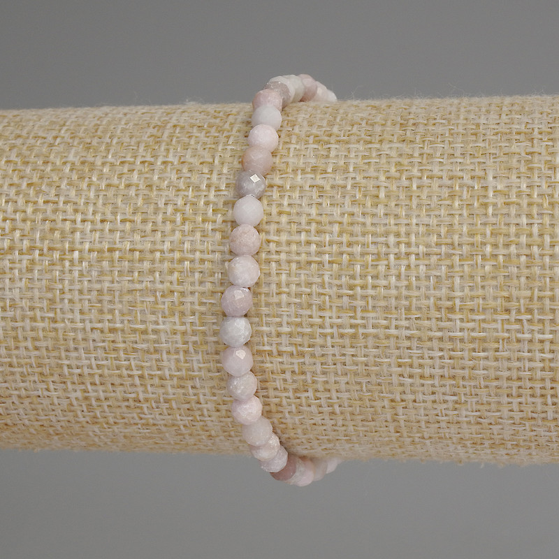 Náramek z opálu, broušené korálky, průměr 4 mm, délka 18 cm, elastický