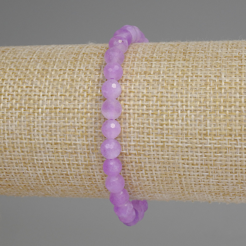 Náramek z levandulového ametystu, broušené korálky, průměr 6 mm, délka 18 cm, elastický
