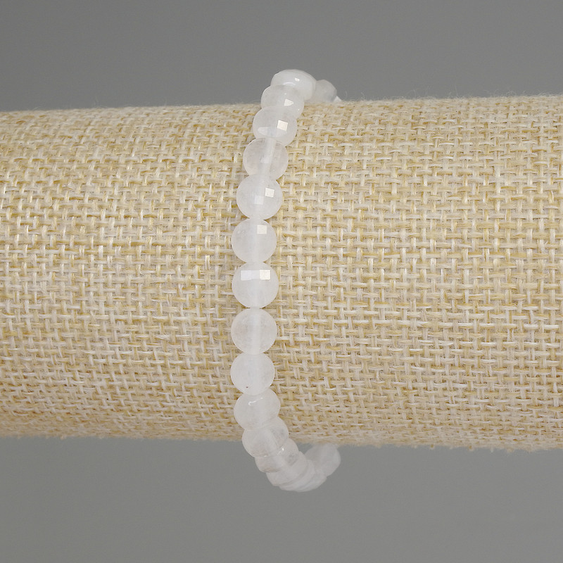 Náramek z horského křišťálu, granované mince 6 mm, délka cca 18 cm, na elastické šňůrce