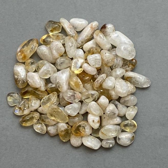 Přírodní citrín, galetový tvar bez otvoru 7–14×5–7 mm ± (za 100 g)