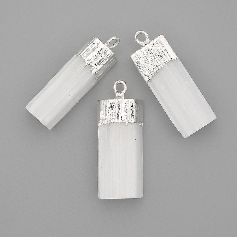 Přívěšek minerál selenit, neopracovaný, 30×12 mm ±, délka 33 mm ±, stříbrný kov