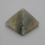 Pyramida suvenýr z labradoritu, délka 30×30 mm, šířka 25 mm