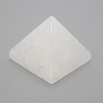 Pyramida – suvenýr z přírodního kamene bergkristalu, délka 38×38 mm, šířka 33 mm