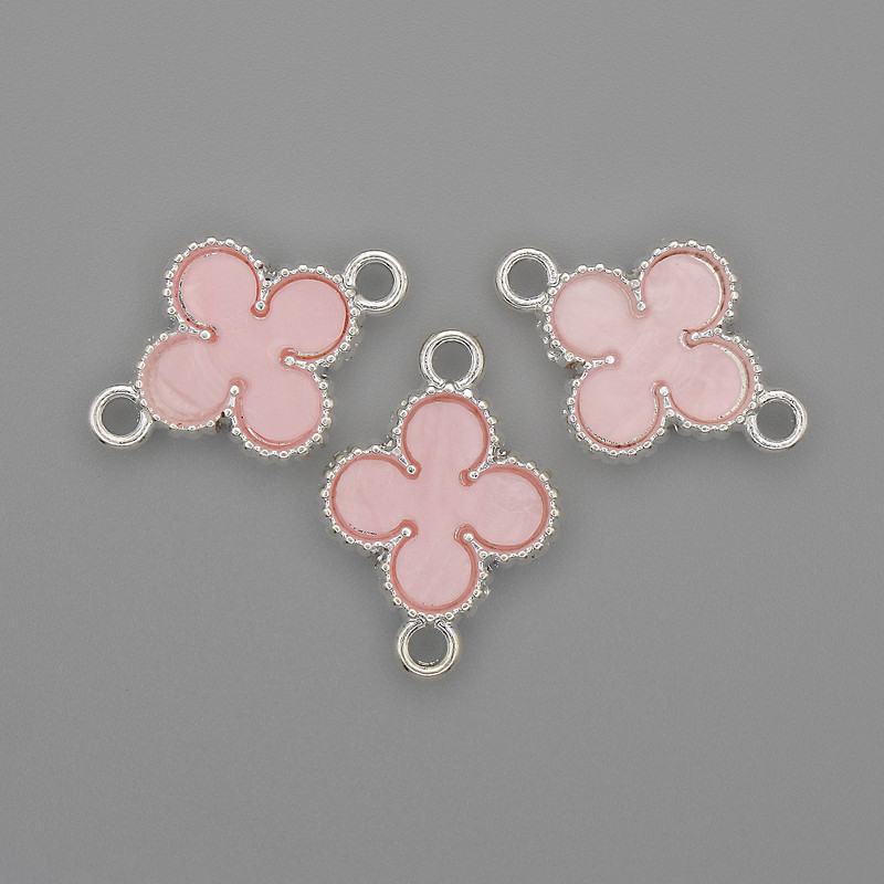 Konektor Čtyřlístek, růžová barva, stříbrný kov 20×14 mm, balení 3 ks