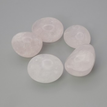 Suvenýrový přírodní kámen Růžový křemen – hlazené kamínky ~ rozměry 20-23 × 17-20 × 12-14 mm (+-) balení 100 g (cena za 100 g)