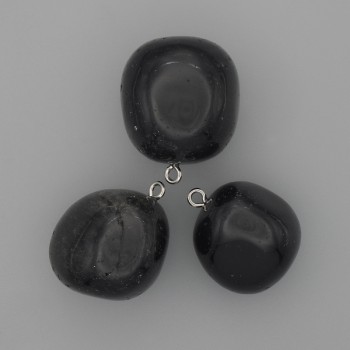 Přívěšek z achátu kostka, rozměry 20×20 mm, délka cca 25 mm