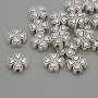 Korálka-vložka Čtyřlístek, barva kovu stříbrná, rozměry 9,5 × 9,5 × 3 mm, průměr otvoru cca 1,5 mm, balení 20 g (~19 ks)