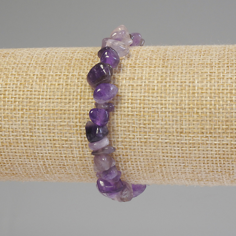 Náramek z ametistových částeček, průměr 6–12×2–4 mm, délka 18 cm, elastický