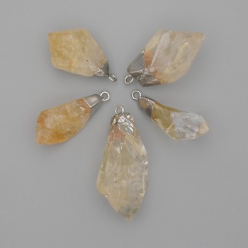 Přívěšek z citrínu, opracovaný, rozměry 28–33 × 10–15 mm, stříbrný kov