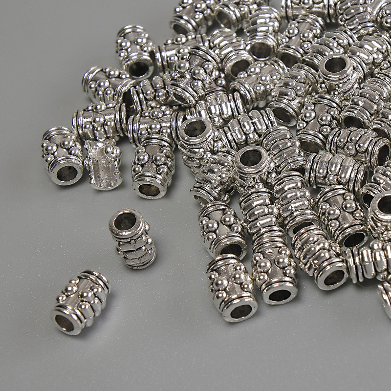 Kovová komponenta – korálková vložka, barva kovu: stříbrná, průměr 6×4 mm, díra cca 1,8 mm, balení 20 g (~ 62 ks)