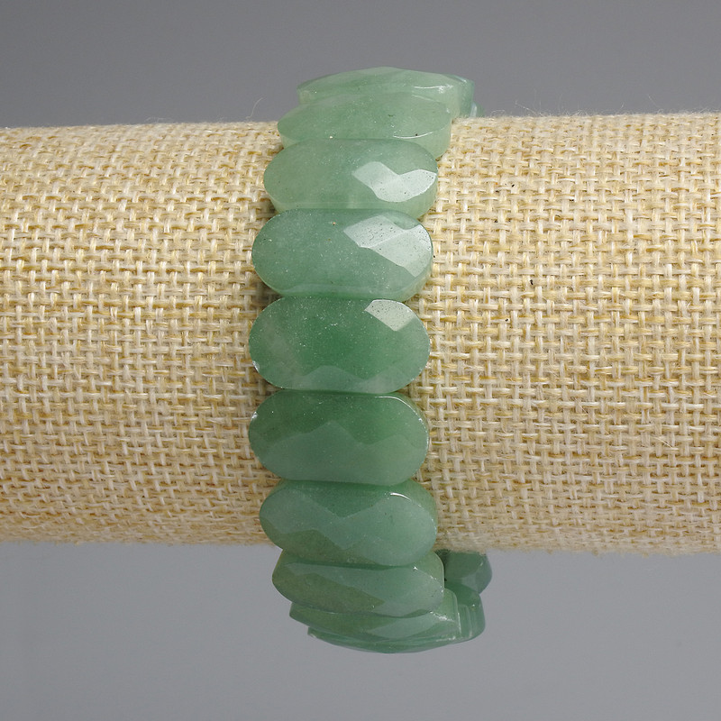 Náramek z nefritu, broušené zaoblené články, průměr 20×10 mm, délka 18 cm, elastický