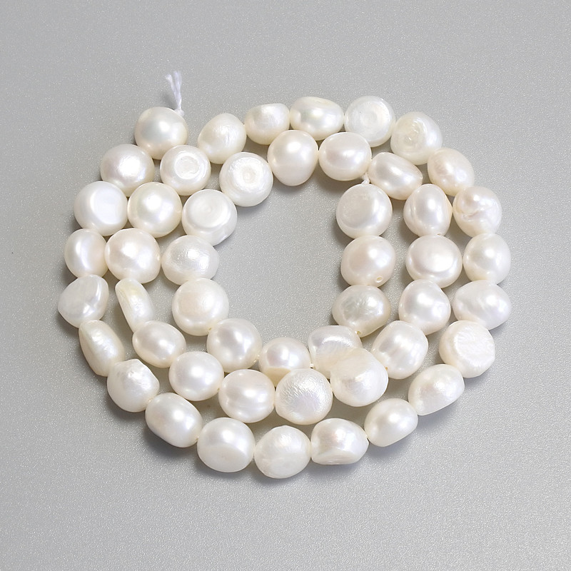 Říční perly – korálky, průměr 7–7,5×7 mm, na niti, délka 34 cm+