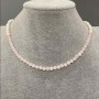 Choker z říčních perel, průměr 5,5×5 mm ±, kulička z růžového křemene 4,5 mm ±, délka 42 cm ±, zapínání typu toggle s přívěskem