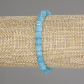 Náramek z broušených kubických korálků z akvamarínu, průměr 5×5 mm, délka 18 cm, elastický