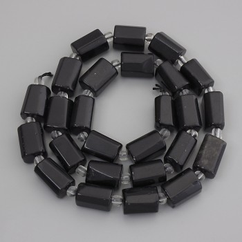 Turmalínové korálky z opracovaného kamene, průměr 13–14×9–10 mm, + rokajl 4 mm, na niti, délka 44 cm+