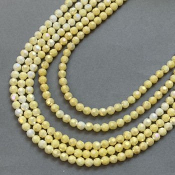 Korálky Český křišťál žluto‑vícebarevné s benzínovým nástřikem na niti, broušené kuličky, průměr 6 mm, délka 38 cm