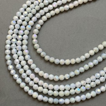 Korálky Český křišťál modrovícebarevné s benzínovým nástřikem na niti, brusované kuličky, průměr 6 mm, délka 38 cm