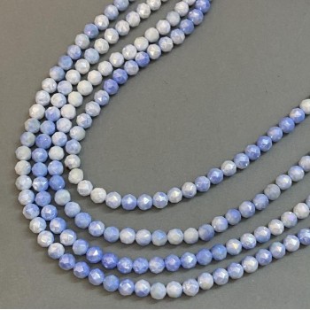 Korálky českého křišťálu světle modré vícebarevné na niti, brusované kuličky, průměr 8 mm, délka 38 cm