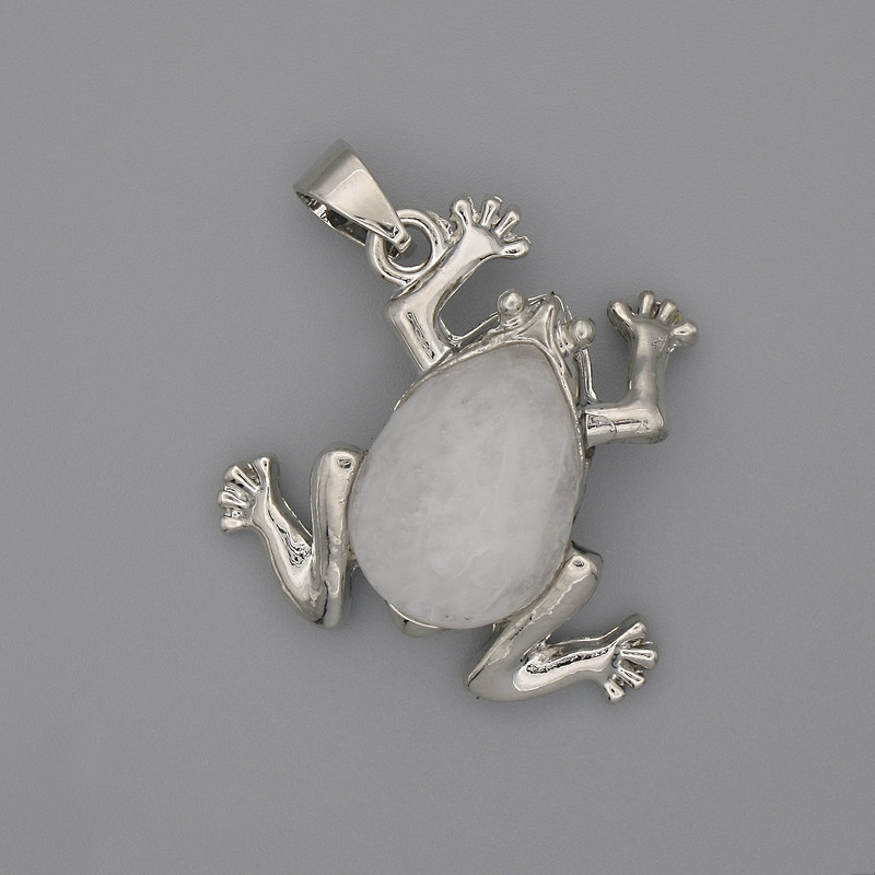 Přívěšek Žába z horského křišťálu 29×28 mm, délka 37 mm+