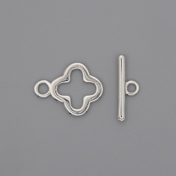 Zápínání toglo ve tvaru čtyřlístku, rozměr 17×2 mm ±, dekorativní prvek ve tvaru čtyřlístku 14 mm, otvor průměru 10 mm ±, stříbrná barva kovu