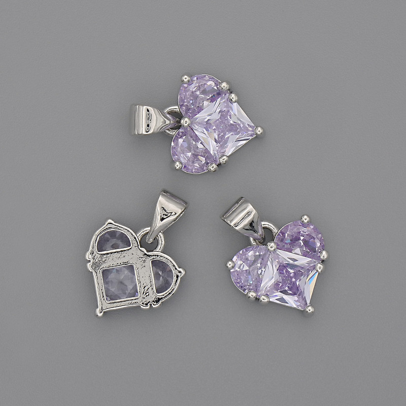 Přívěšek ve tvaru srdce se světle fialovými krystaly, 12×12 mm ±, délka 17 mm ±, stříbrný kov