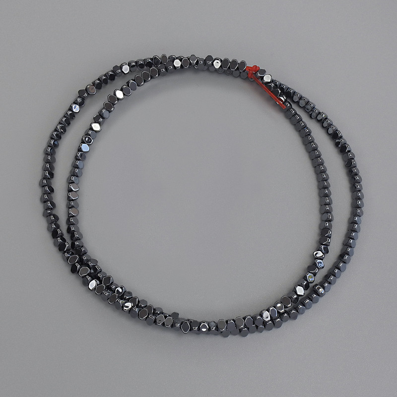 Hematitové brusované korálky trojúhelníkové rondely 3×2 mm +/- na vlascu, délka 40 cm+