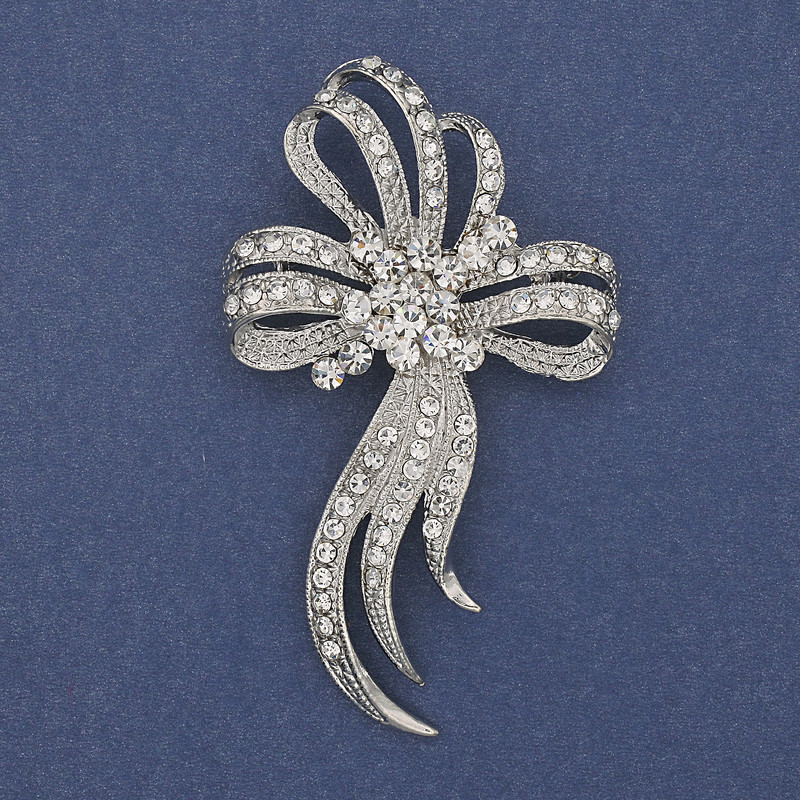 Brož s mašličkou, bílé štrasové kamínky, stříbrný kov, průměr 72 × 43 mm +