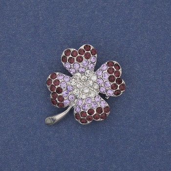 Brož-přívěsek se čtyřlístkem, bílé a fialové kamínky, stříbrný kov, průměr 28×24 mm +