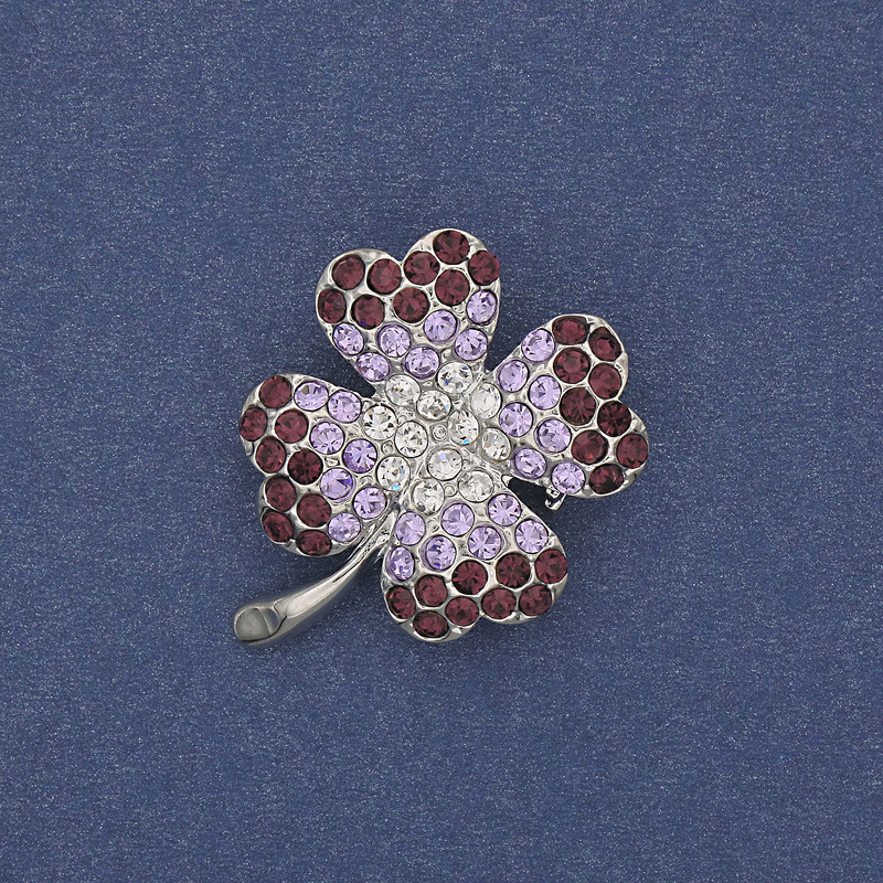 Brož-přívěsek se čtyřlístkem, bílé a fialové kamínky, stříbrný kov, průměr 28×24 mm +