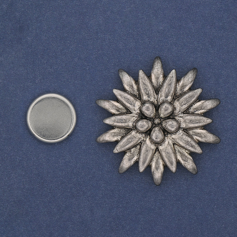 Brož na magnetu Květina, 41 mm, stříbrný kov