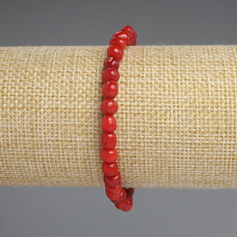 Náramek z korálu, brusované korálky, průměr 5–6 mm, 5×5 mm ±, délka 18 cm ±, elastický