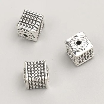 Kovové komponenty pro šperky – kubická korálka-vložka, rozměr 5×6 mm, balení 20 g, 8 ks ±, barva kovu „stříbro“