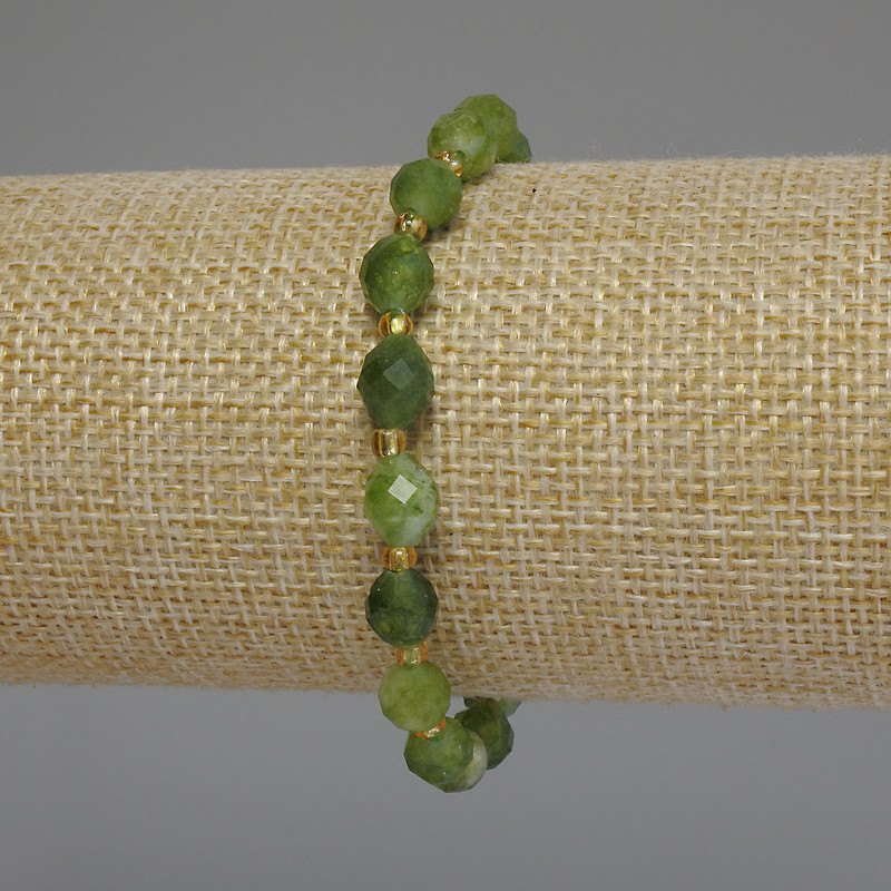Náramek z jadeitu – broušená zrna 8×6 mm, délka 18 cm, elastický