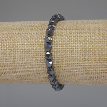 Náramek z hematitu fasetované mnohoúhelníky, průměr cca 6×5 mm, délka 18 cm, elastický